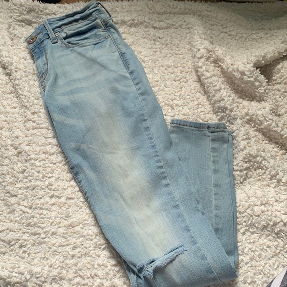 Levi’s jeans🌸